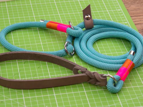 Make a retriever dog leash with leather handle