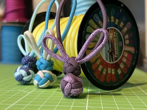 Make an Easter Bunny keychain from paracord | Video tutorial