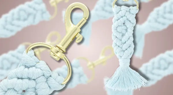 Make your own macramé keychain with 4 easy knots | Tutorial